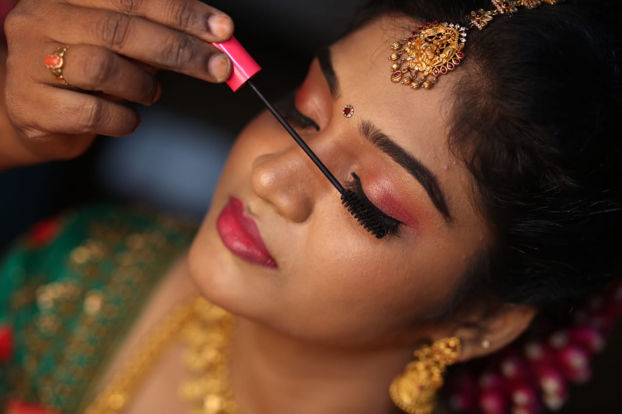 Candid Photography | bridal make-up photography